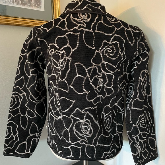 Black and White REVERSIBLE Floral Women's Stunning Jacket size Small NWT ✨ - Picture 6 of 14